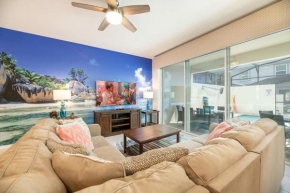 Sunny Retreat-Colorful Home Pool Great Location